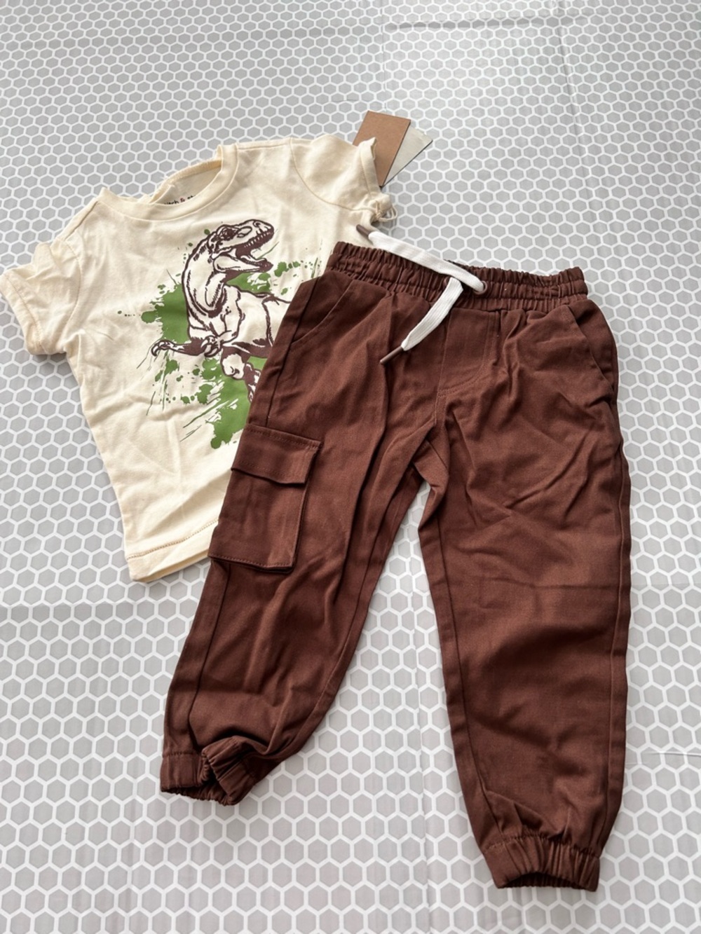 NWT Stitch & Stone Cream Short Sleeve Tee and Matching Carpenter Pants Size 2T - Picture 1 of 6
